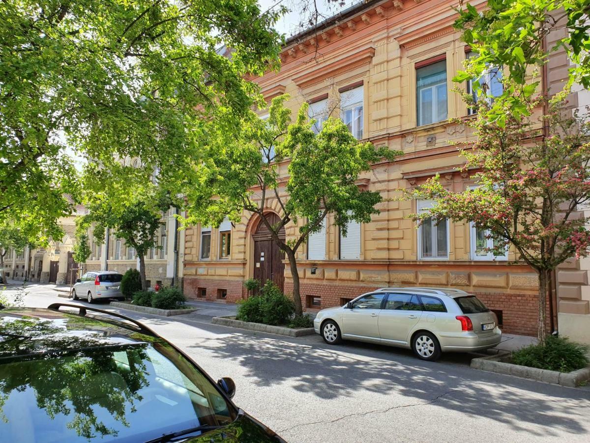Szandi Belvarosi Apartman Szeged Exterior photo